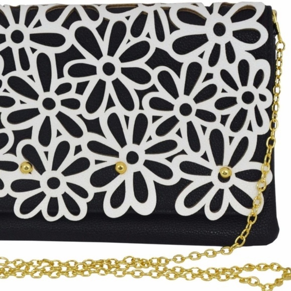 Black & White Daisy Floral Vegan Leather Clutch - Picture 2 of 8